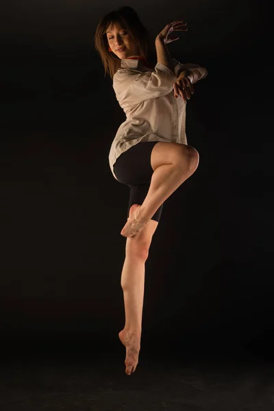 Ballerine Fait Grand Saut Ballet Tout Posant Dans Les Airs — Photo
