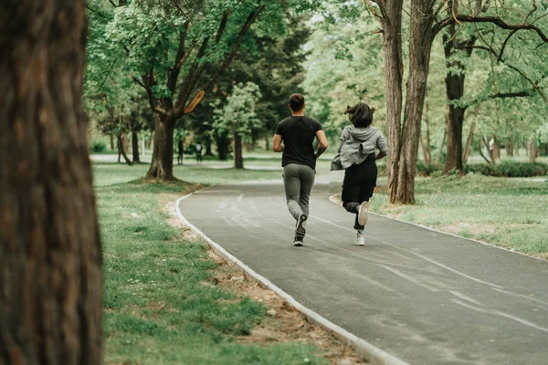 Couple Running Path Park — ストック写真