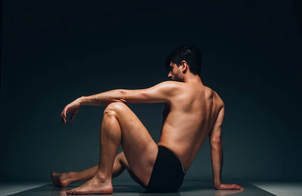 Retrato Sexy Modelo Masculino Sem Camisa Muito Muscular Roupa Interior — Fotografia de Stock
