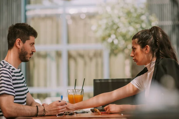 Geschäftspartner Unterhalten Sich Tisch Café — Stockfoto