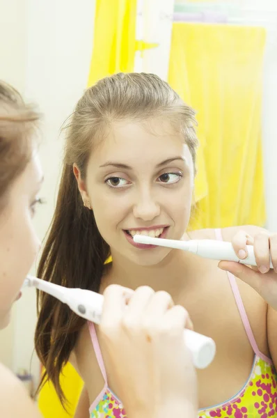 Ultrasonik diş fırçası