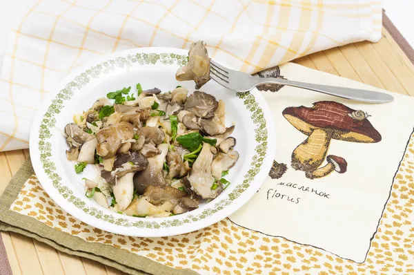 Kızarmış istiridye mantar