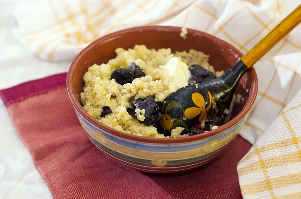 Millet porridge with prunes — Stock Photo, Image