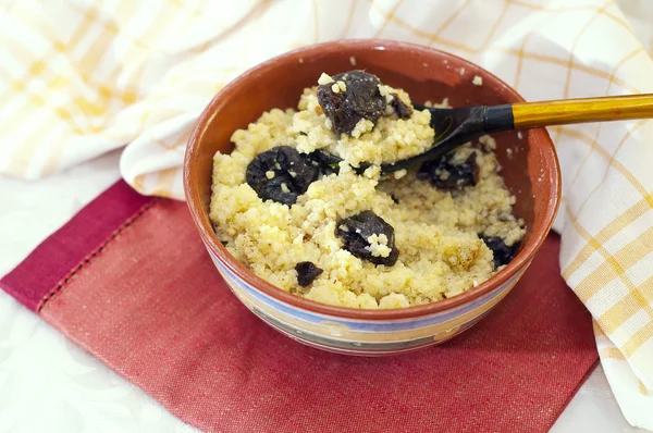 Millet porridge with prunes — Stock Photo, Image