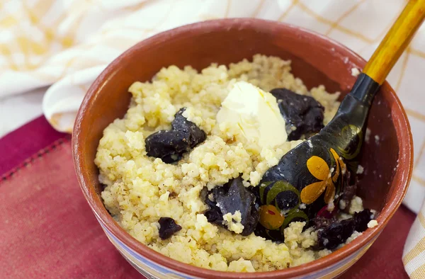 Millet porridge with prunes — Stock Photo, Image