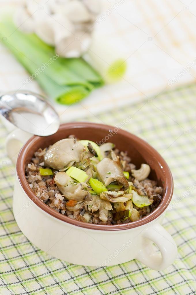 Buckwheat with oyster mushrooms and leeks