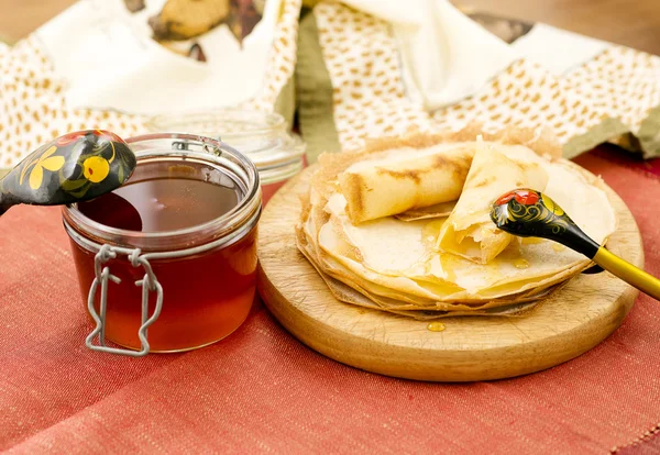 Pancakes with honey — Stock Photo, Image