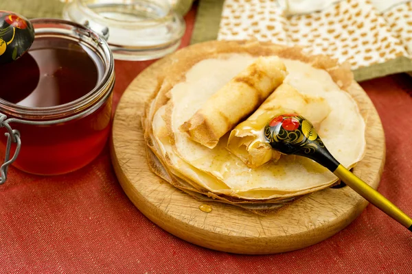 Pancakes with honey — Stock Photo, Image