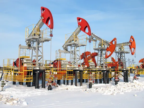 ханты мансийске месторождение нефти. самотлорское нефтяное месторождение. сургут месторождение нефти. нефтяная качалка. нефтяная промышленность месторождения.