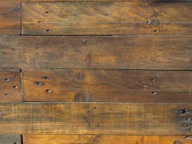 Arka plan kahverengi ahşap tahtalardan yapılmış. Sert ve çivili..