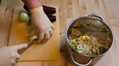 Pancar çorbası pişirme