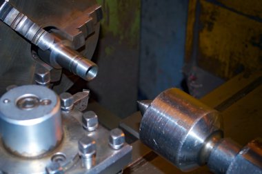 Torna tezgahı, kesici alet