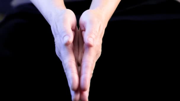 Άνοιγμα closeup ανθρώπινα χέρια — Αρχείο Βίντεο