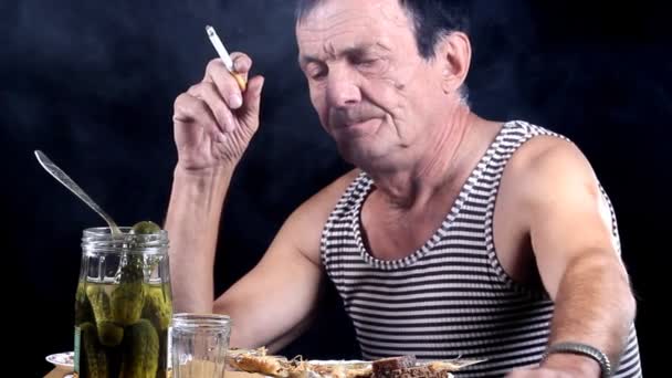 Man smokes and drinks — Stock Video