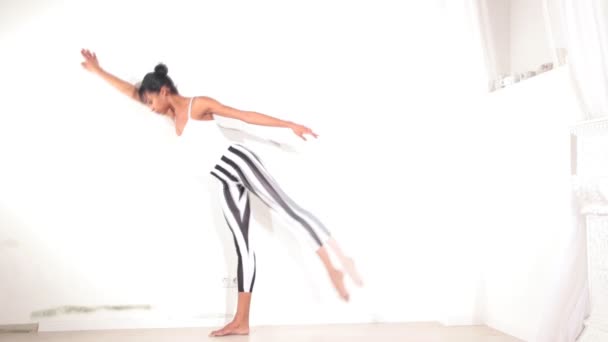 Fille danse — Video