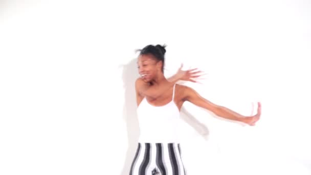 Dziewczyna tańczy — Wideo stockowe
