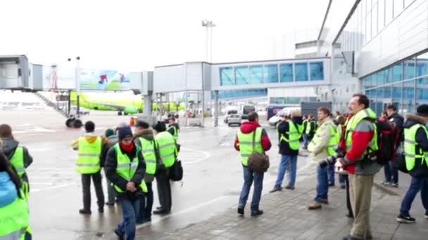 Spotting Area für Flugzeug-Ankünfte — Stockvideo