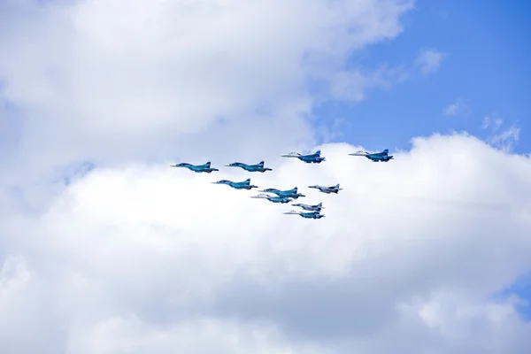 Ceremonial flight aviation in sky over Moscow — Stock Photo, Image