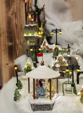 Merano, İtalya - 29 Kasım 2020: İtalya 'da Merano' nun noel köyünün minyatürü