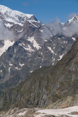 İtalya 'nın Piedmont şehrindeki İtalyan Alpleri manzarası