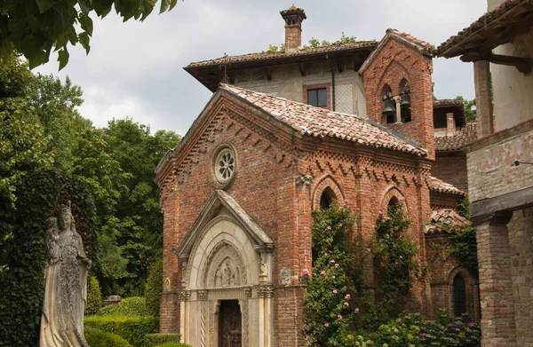 Grazzano Visconti Nin Merkezindeki Gotik Kilise Manzarası Emilia Romagna Küçük — Stok fotoğraf