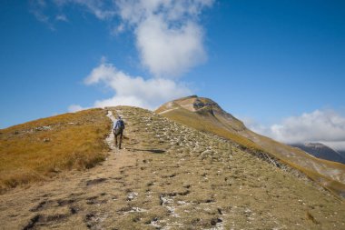 Monte Sibilla 'nın Marche bölgesindeki zirvesinin panoramik görüntüsü
