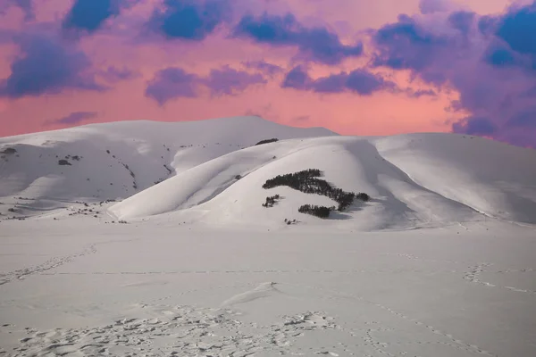 Χειμερινό Ορεινό Τοπίο Κατά Διάρκεια Υπέροχο Ηλιοβασίλεμα Χιόνι Umbria Ιταλία — Φωτογραφία Αρχείου