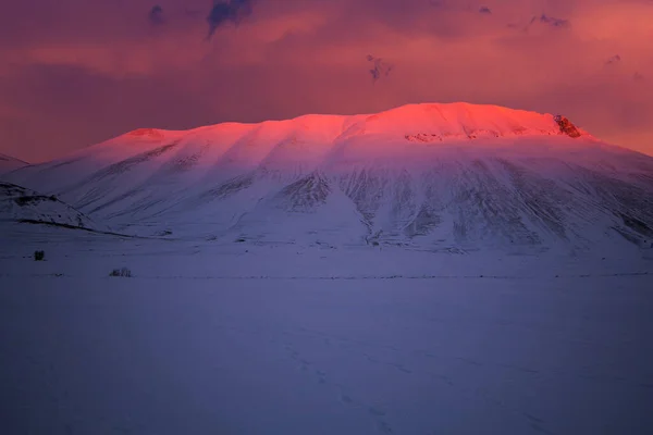 Άποψη Του Βουνού Vettore Κατά Διάρκεια Του Χειμερινού Ηλιοβασιλέματος Στην — Φωτογραφία Αρχείου