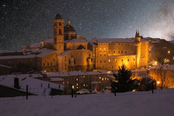 Beautiful Starry Sky Urbino Old City Marche Region Snow — Φωτογραφία Αρχείου