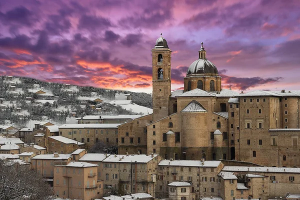 Pohled Krásný Zimní Západ Slunce Nad Městem Urbino Regionu Marche — Stock fotografie