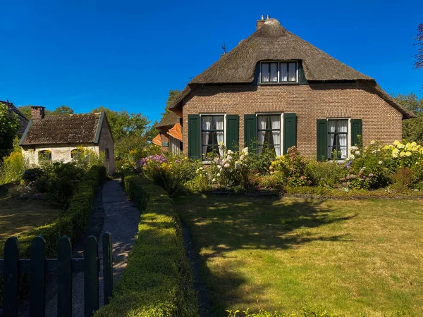 Landscape View Famous Giethoorn Village Canals Rustic Thatched Roof Houses — 图库照片