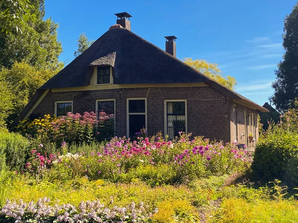 View Typical Cottage Wonderful Garden Little Village Giethoorn Netherlands Europe — 图库照片