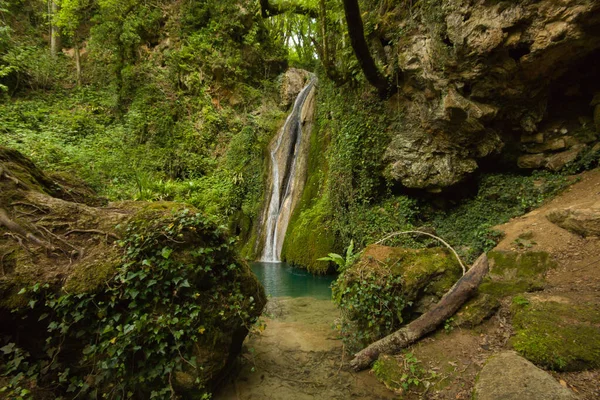 Widok Mały Wodospad Sekretnym Lesie Umbrii — Zdjęcie stockowe