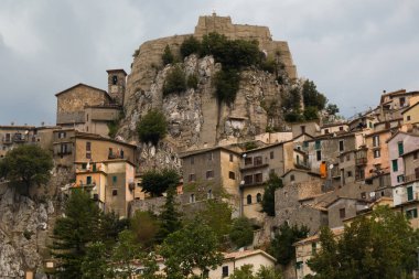 Cervara di Roma 'nın panoramik manzarası, Roma ilinin eski kırsal köyü, Lazio İtalya
