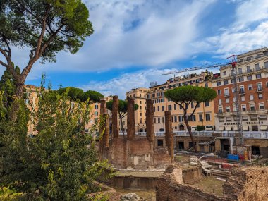 ROMA, İTALYA 1 Ekim 2022: Roma, İtalya 'daki Largo di Torre Arjantin' in panoramik manzarası