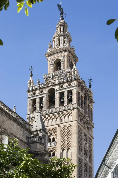 Giralda-Turm in der Villa — Stockfoto