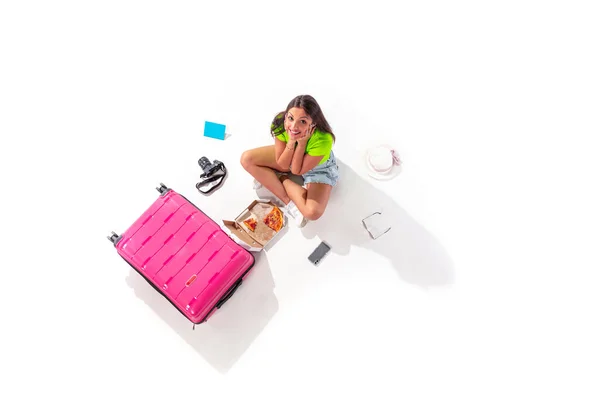 Positive Girl Lsitting Pink Suitcase Takes Pictures Herself Flat Lay — Stock Photo, Image