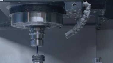 Metalle çalışmak için teknik ekipman üretiliyor. Ağır endüstri. Bakım bölümü, kapatın.