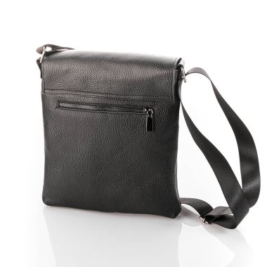 Beyaz arka planda izole edilmiş kutulu erkek kemeri.