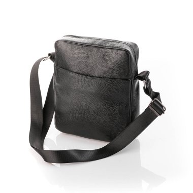 Beyaz arka planda izole edilmiş kutulu erkek kemeri.