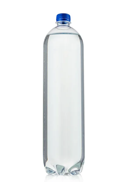 Fles Met Drinkwater Geïsoleerd Witte Achtergrond — Stockfoto