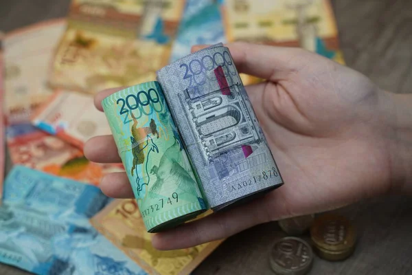 Almaty Kazajstán 2021 Los Billetes Tenge Kazajo Doblan Rollo — Foto de Stock