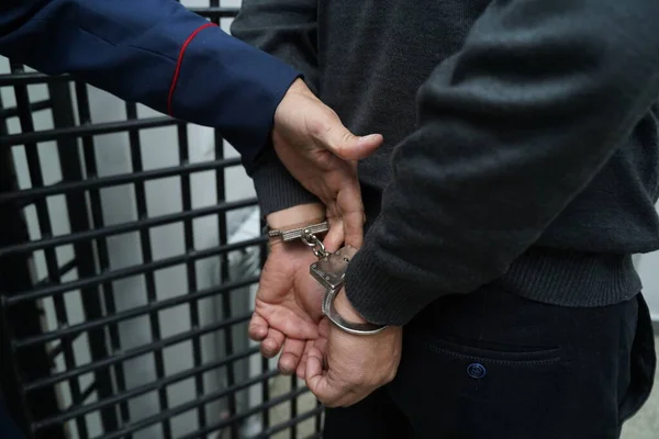 Police Officer Handcuffs Suspect — Stock Photo, Image