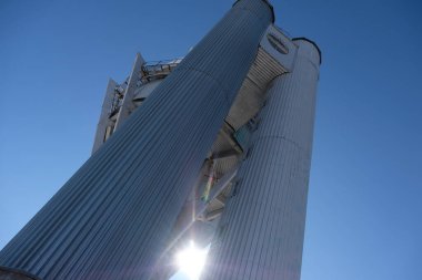 Almaty, Kazakistan - 10.30.2020: Tien Shan Astronomik Gözlemevi. Uzay ve güneş istasyonlarının inşası.