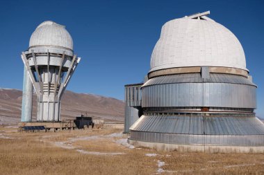 Almaty, Kazakistan - 10.30.2020: Tien Shan Astronomik Gözlemevi. Uzay ve güneş istasyonlarının inşası.