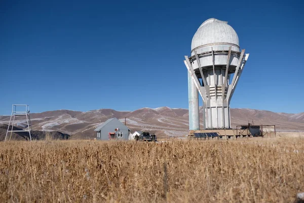 アルマトイ カザフスタン 2020 天山天文台 太陽光発電所の建設 — ストック写真