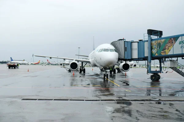 Almaty Kazachstán 2019 Letadlo Air Astana Připravuje Nástup Cestujících Odlet — Stock fotografie