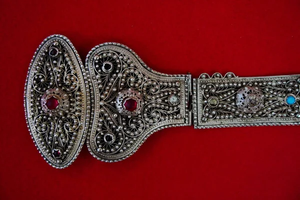 Starożytna Kazachska Biżuteria Narodowa Znaleziona Wykopaliskach Różnych Częściach Kraju — Zdjęcie stockowe