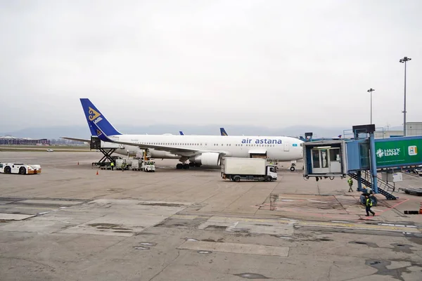 Almaty Kazajstán 2022 Preparación Para Embarque Pasajeros Avión Aéreo Air — Foto de Stock