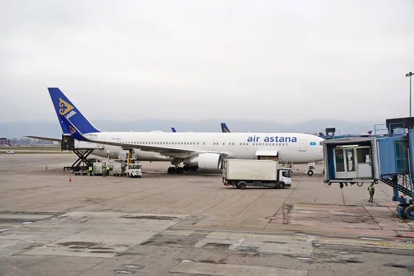 Almaty Kazajstán 2022 Preparación Para Embarque Pasajeros Avión Aéreo Air — Foto de Stock
